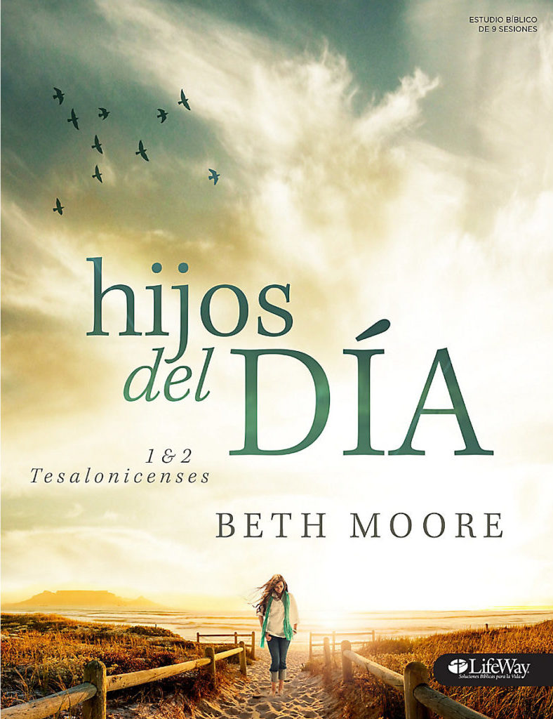 cover of spanish bible study hijos del dia by beth moore